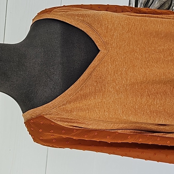 Beyove Top - Picture 2 of 13